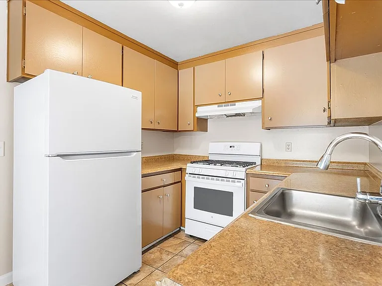 2120 San Antonio Ave #E — Photo 8