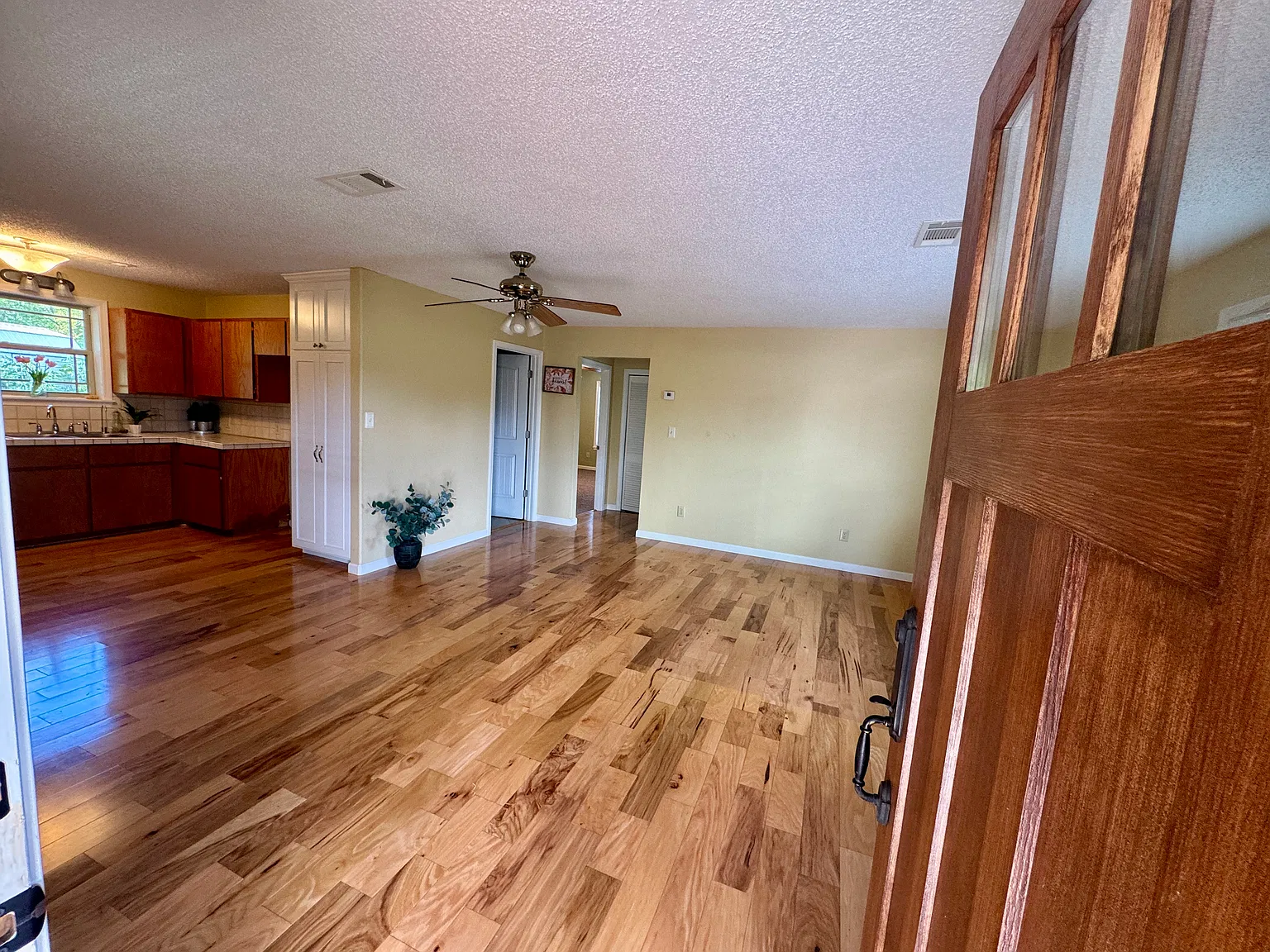 2 bed, 1000 sqft, $1,050 — Photo 4