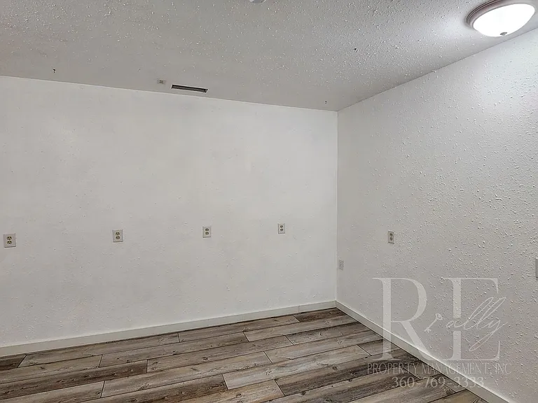 1928 NE Sipes Ln — Photo 29