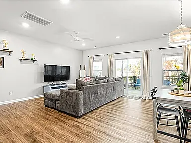 4 Saltford Ln — Photo 3