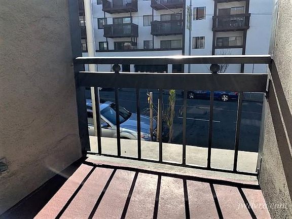 5th image of 2035 Bush St #101
