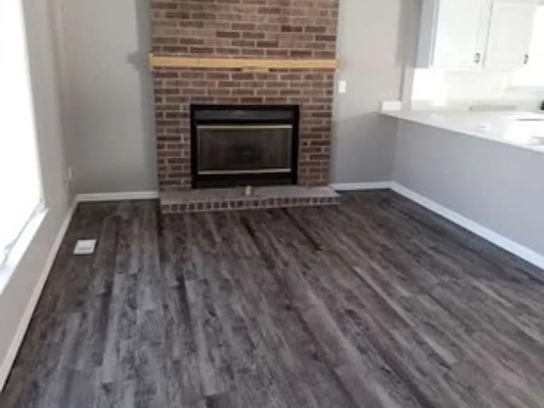 2409 NE Carousel Cir — Photo 2