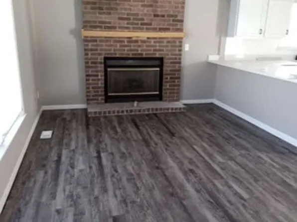 2409 NE Carousel Cir, Lees Summit, MO 64086