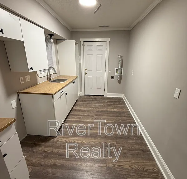 1659 Southern Ave — Photo 2