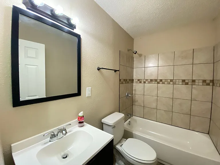 115 Meadow Park Dr — Photo 2