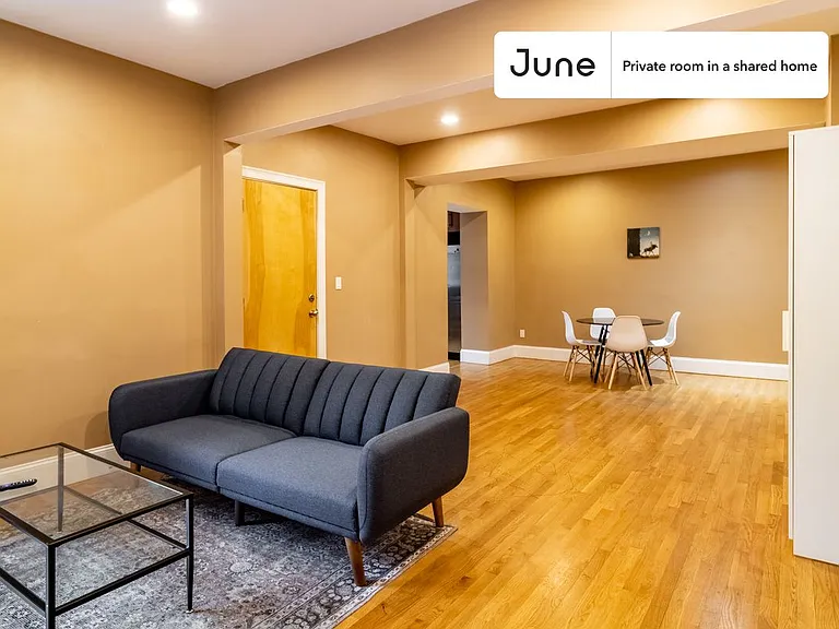 1592 Beacon St #D — Photo 5