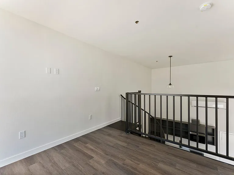 2828 Howard Ave — Photo 23