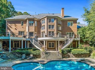 451 Walker Rd, Great Falls, VA 22066