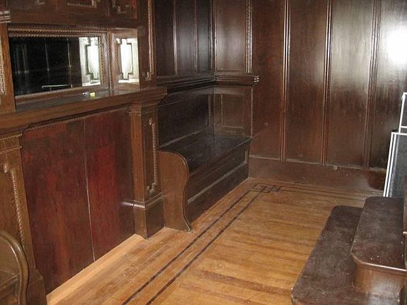 Entry room downstairs