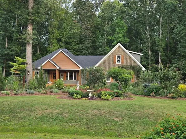 5758 Ironwood Dr, Snow Camp, NC 27349