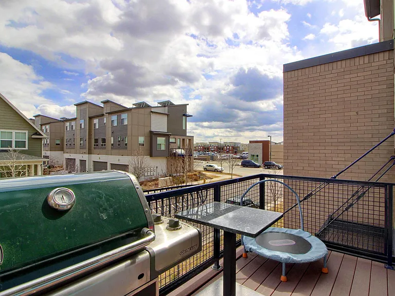3045 Geneva St — Photo 33
