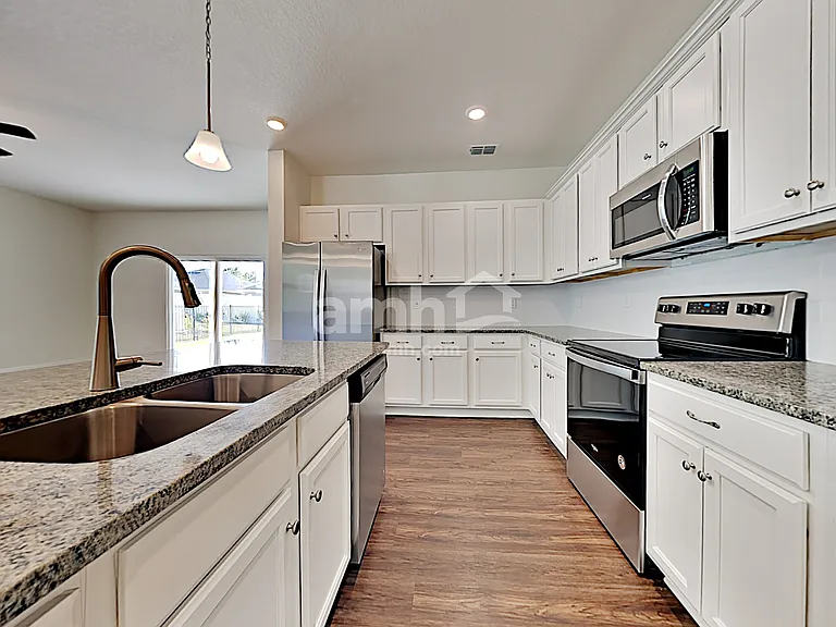 398 Sandstone Dr — Photo 3
