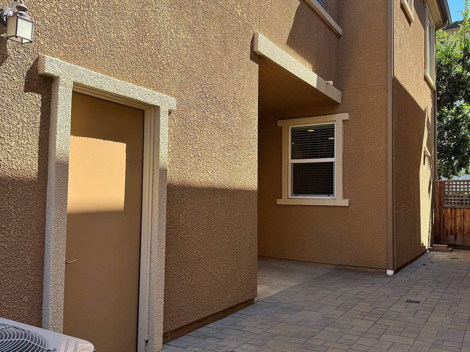 3 bed, 2.5 bath, 1561 sqft, $3,800 — Photo 3