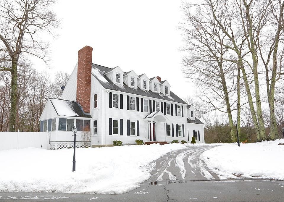 1st image of 36 Hillington Dr