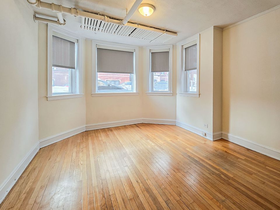 1st image of 2206 W Foster Ave APT G