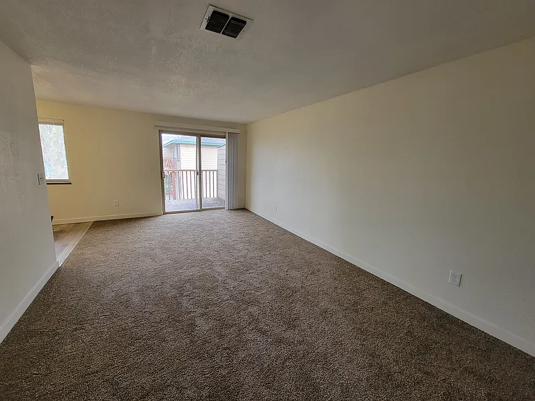 Kingswood Apartments — Photo 10