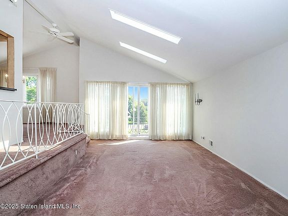 5th image of 68 Cranford St