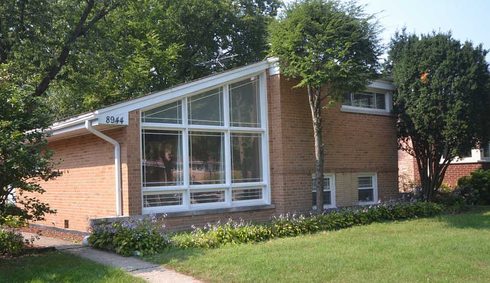 1st image of 8944 Lincolnwood Dr