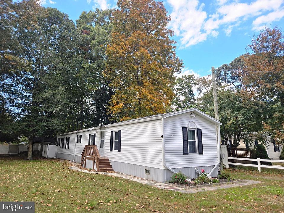 1st image of 32346 Bennett Dr