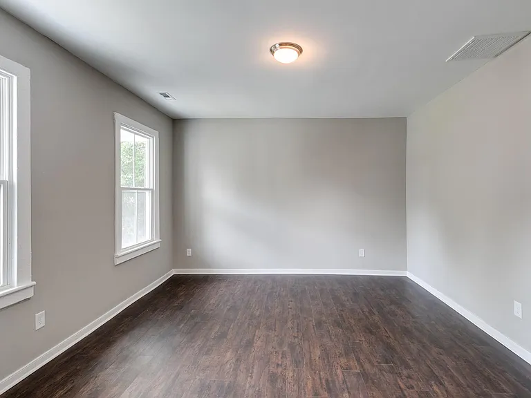 2112 Newbourne St — Photo 3