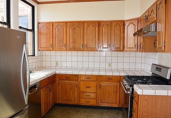 3rd image of 2635 Lombard St