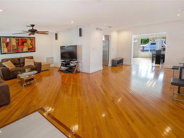 360 SE 12th Ave — Photo 6