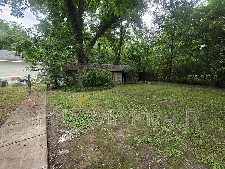 104 E Georgia St — Photo 34