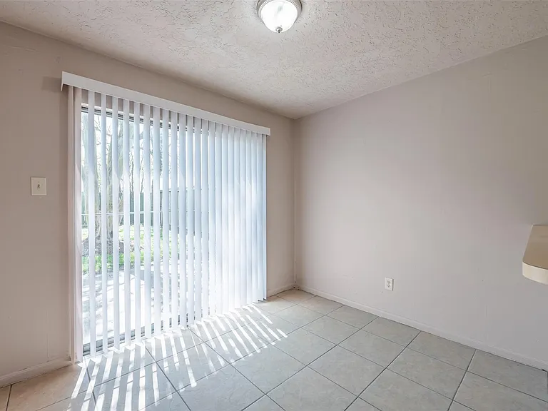 1915 Mustang Springs Dr — Photo 14