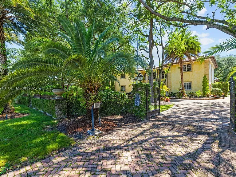 6905 SW 75th Ave — Photo 5