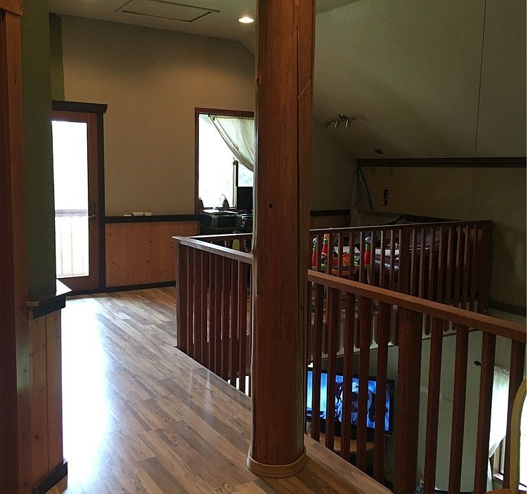 2nd image of 21505 260th St NE