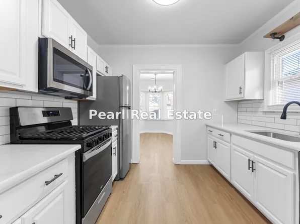 563 E Milton Ave, Hazel Park, MI 48030