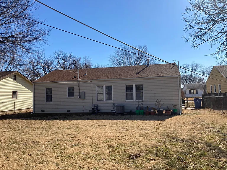 1210 W Calvert St — Photo 16