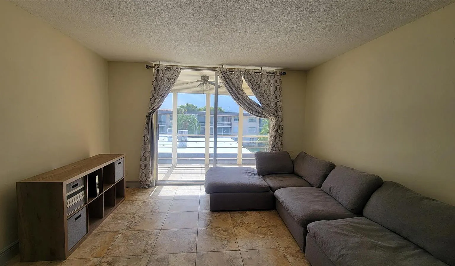 2 bed, 2.0 bath, 984 sqft, $1,900 — Photo 3