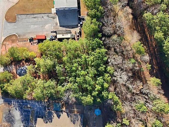 3rd image of 112 Redding Dr