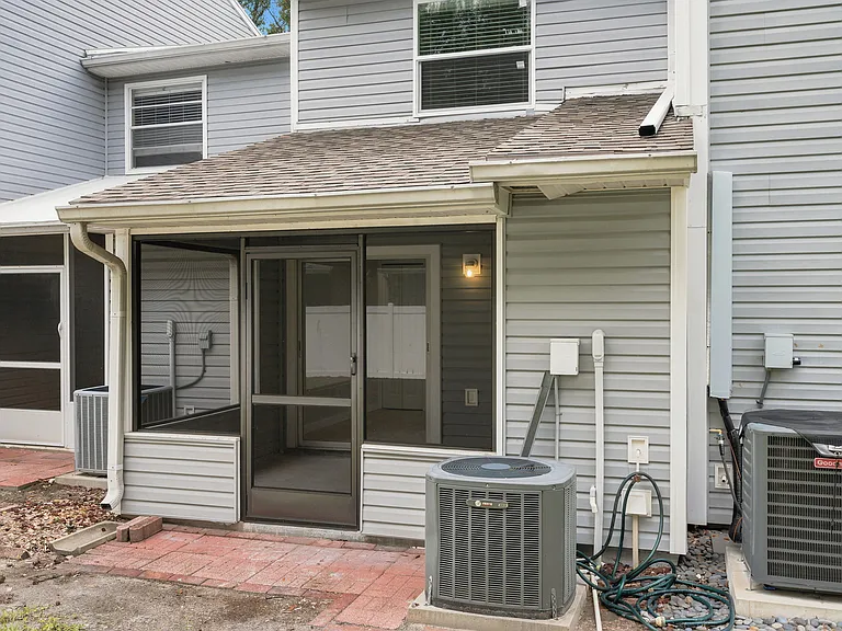 8511 J R Manor Dr — Photo 41