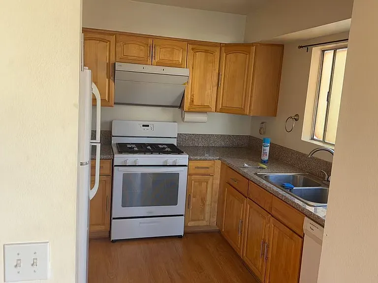 1218 S Cypress Ave #F — Photo 20