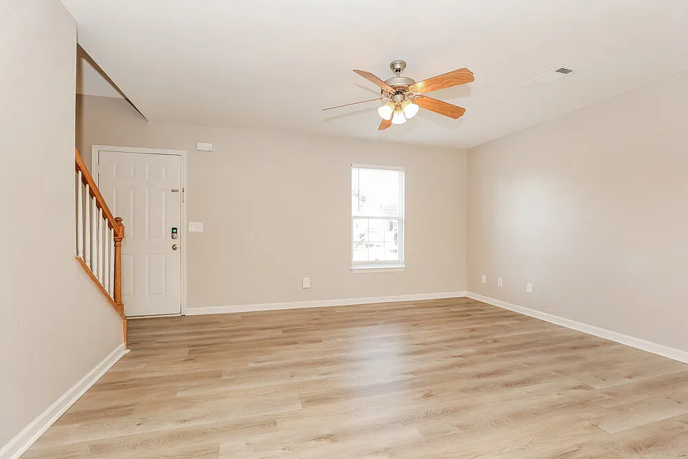 3 bed, 2.0 bath, 1386 sqft, $2,070 — Photo 4
