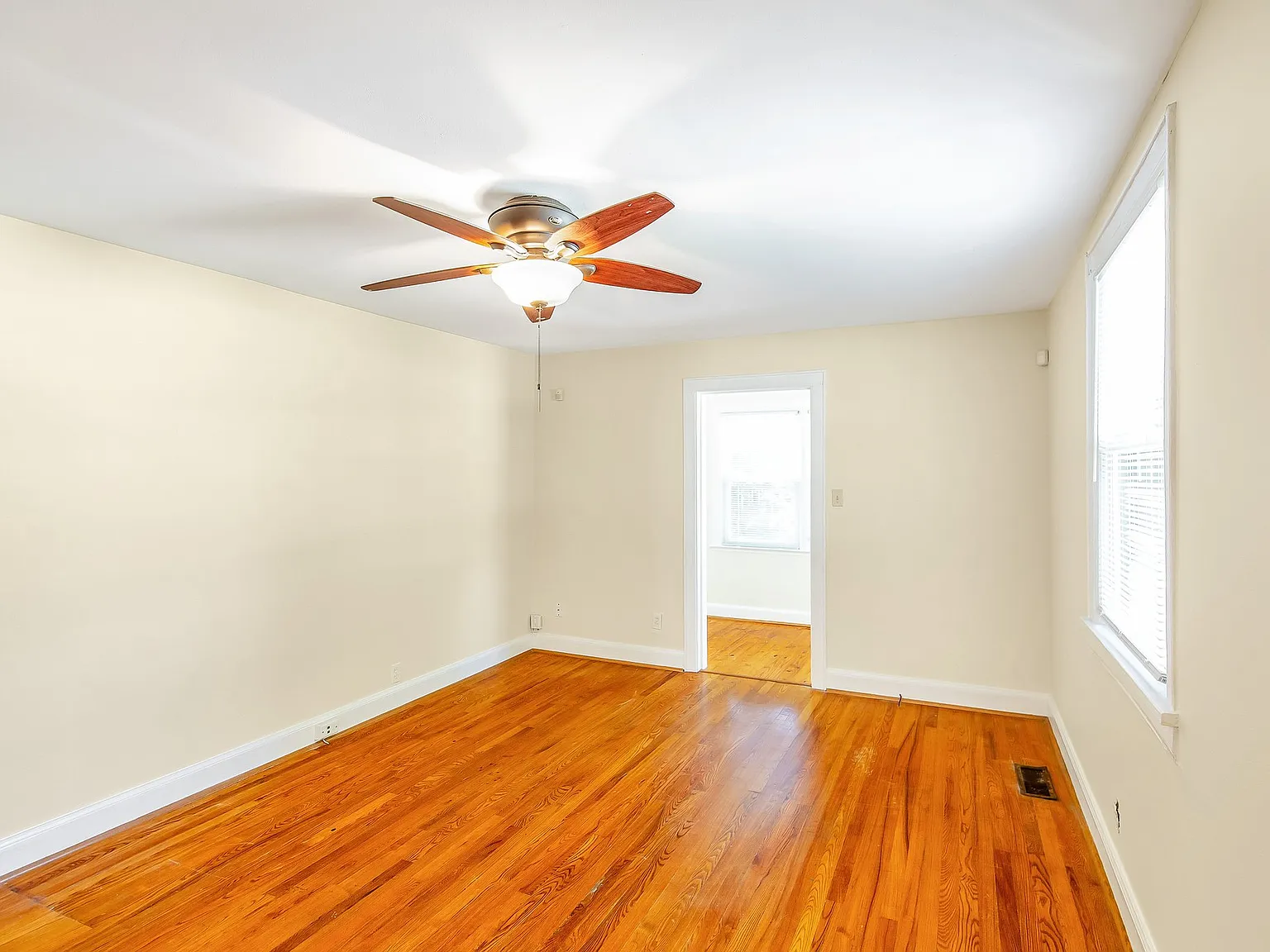 4 bed, 1900 sqft, $3,400 — Photo 2