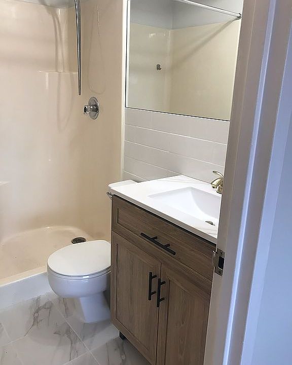 1st image of 14428 Barclay Ave APT 5B