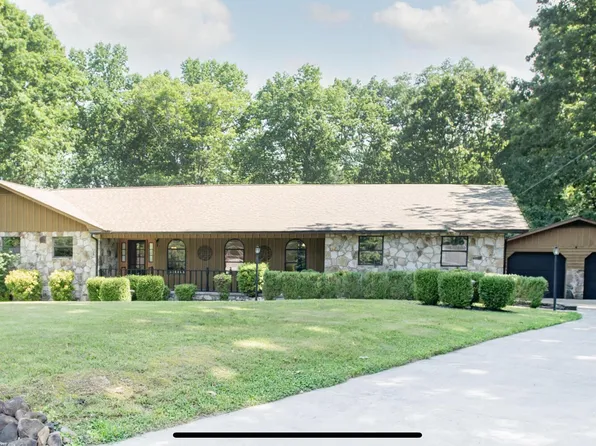 146 Lake Hills Dr, Oak Ridge, TN 37830