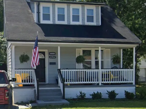 21902 Ridgeway St, Saint Clair Shores, MI 48080