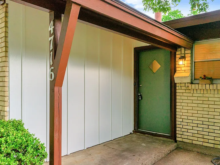 4716 Fawn Dr — Photo 2