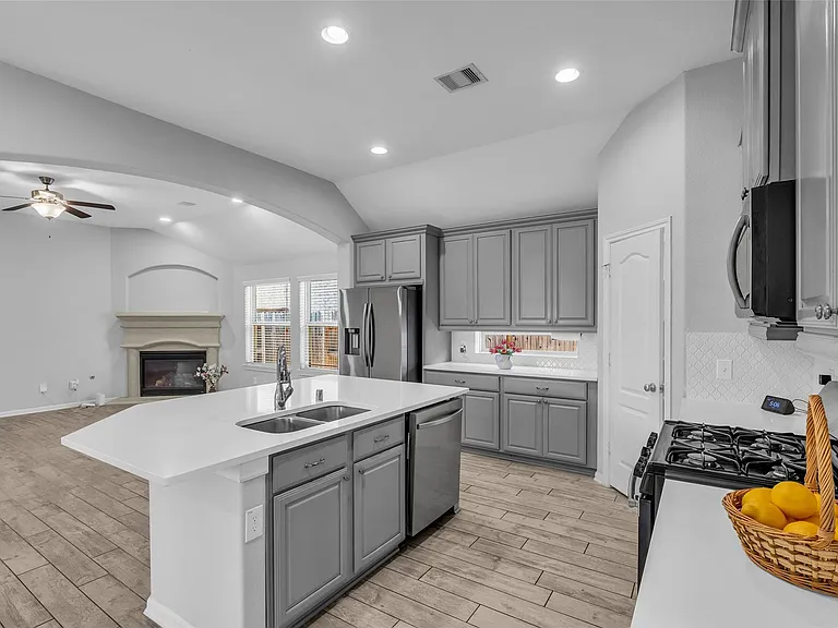 16838 Ellicott Rock Dr — Photo 9