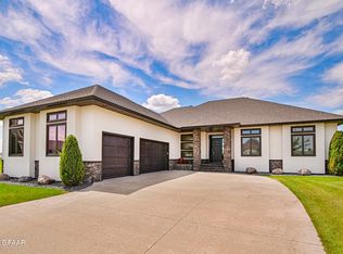 5561 Edward Cir, Grand Forks, ND 58201