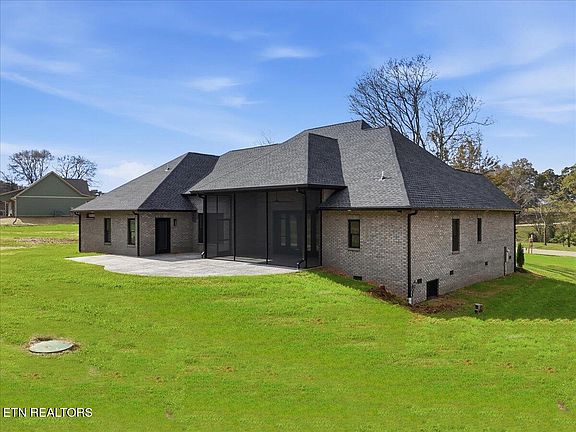 4th image of 834 Sophie Dr