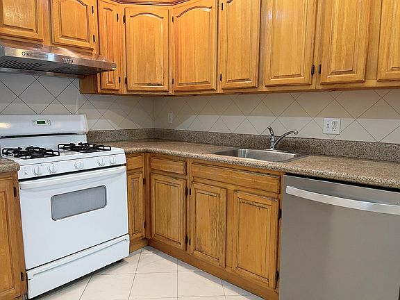 2nd image of 143-27 Roosevelt Ave Floor 2