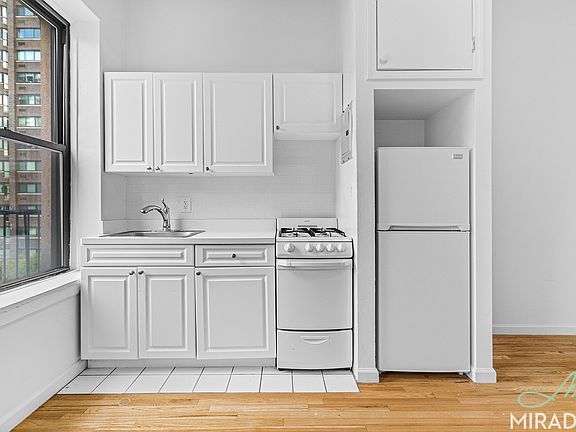 3rd image of 434 E 89th St #D4