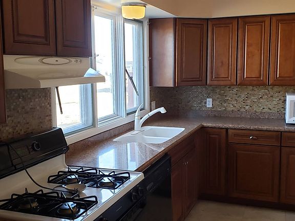 2nd image of 376-C&D Poplar St #376