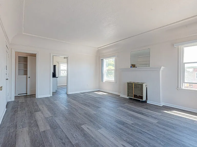 4915 S San Vicente Blvd #2 — Photo 6