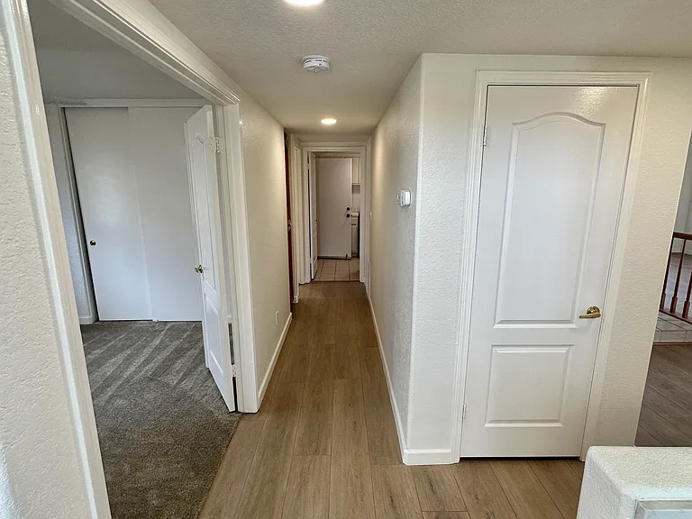 1043 Cordova Dr — Photo 18